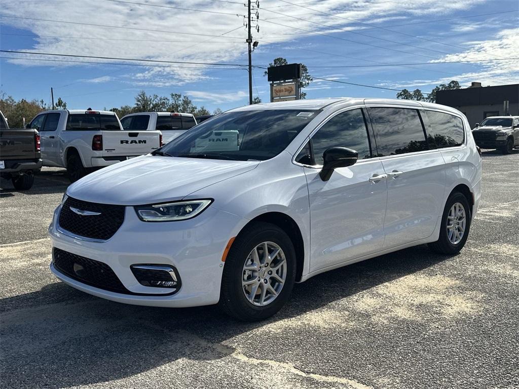 new 2025 Chrysler Pacifica car