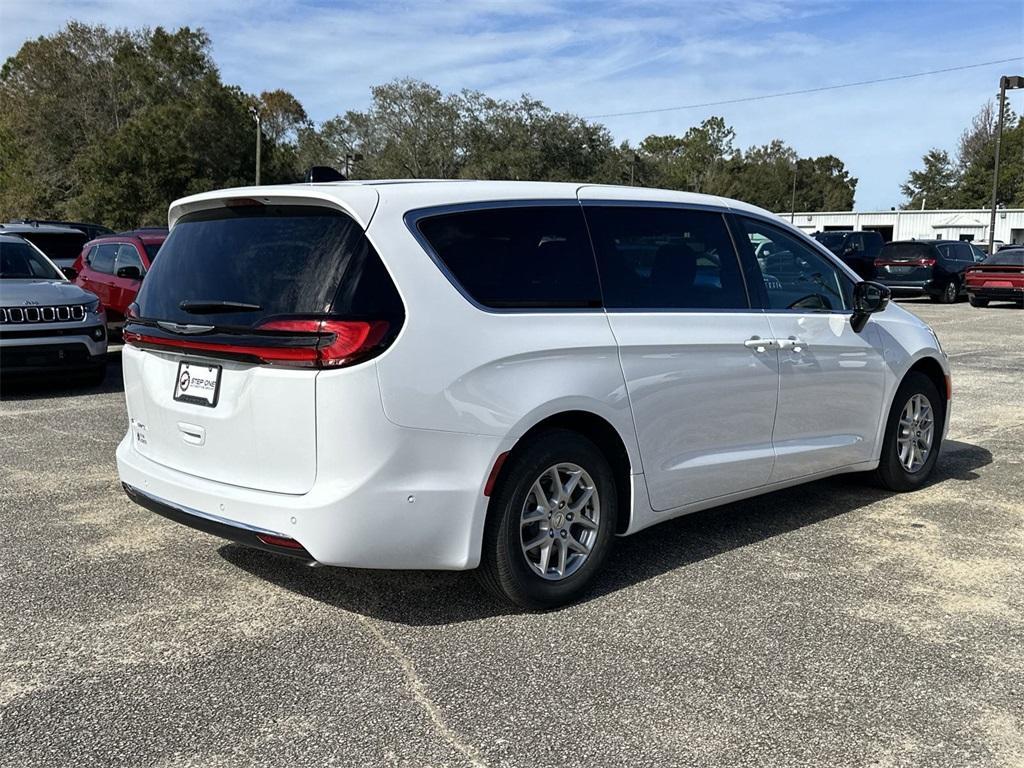 new 2025 Chrysler Pacifica car