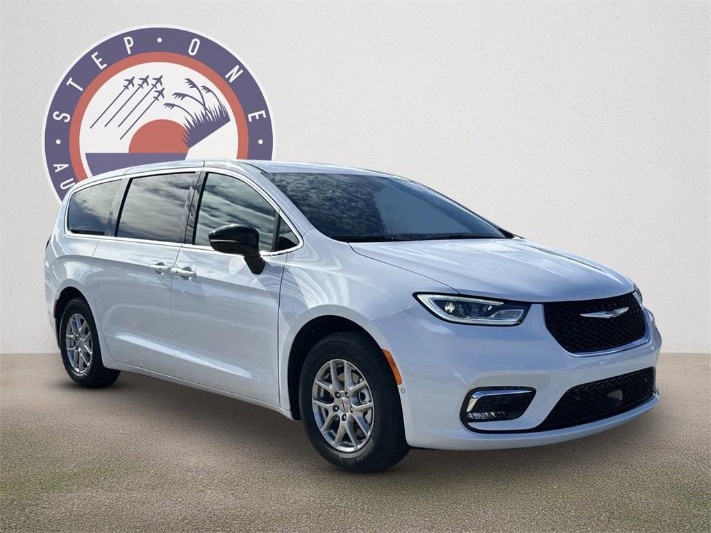 new 2025 Chrysler Pacifica car