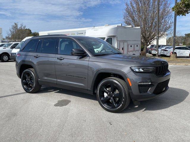 new 2025 Jeep Grand Cherokee car, priced at $45,995