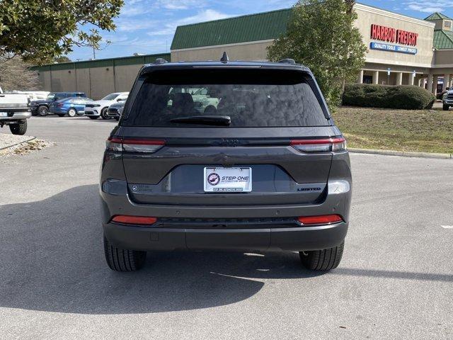 new 2025 Jeep Grand Cherokee car, priced at $45,995