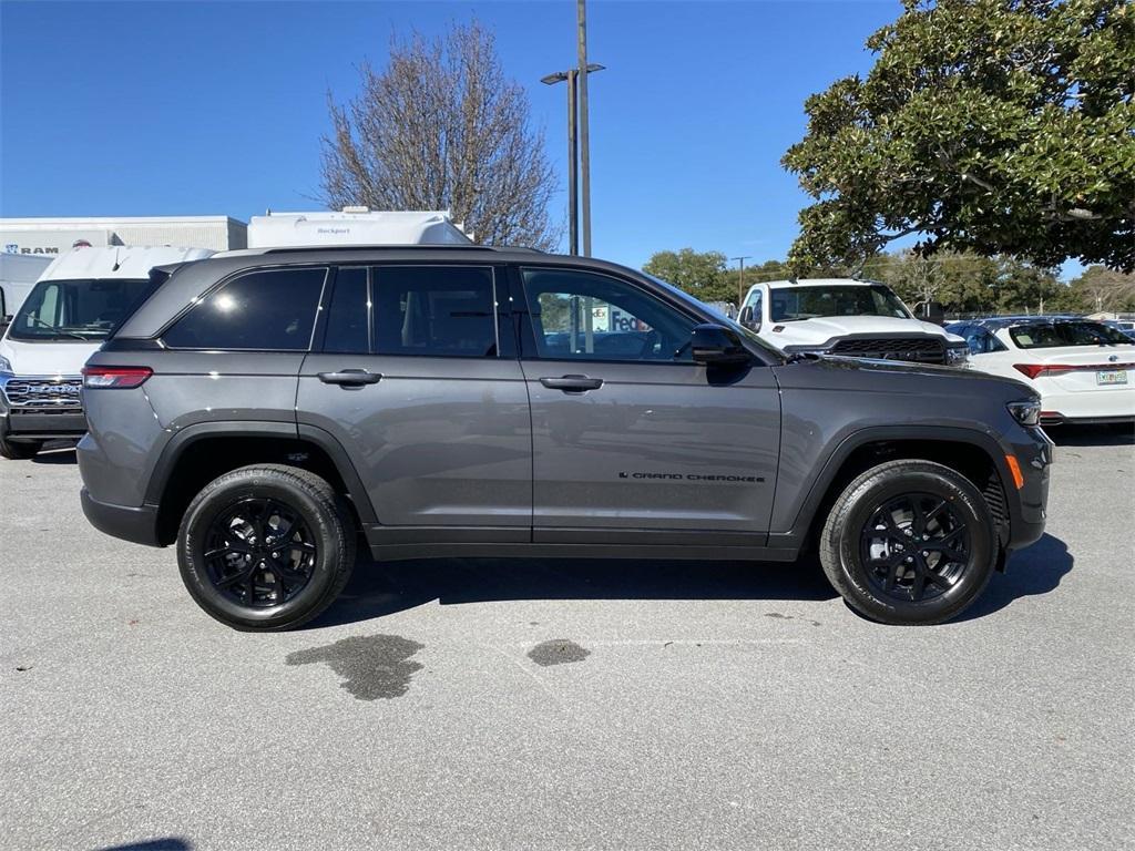 new 2025 Jeep Grand Cherokee car, priced at $40,639