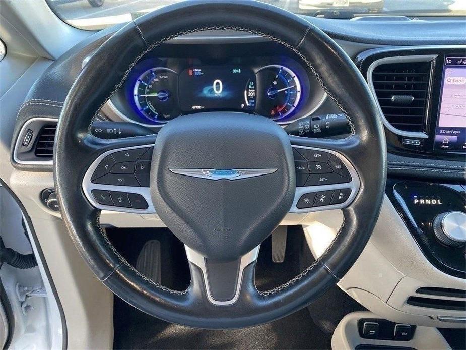 used 2021 Chrysler Pacifica Hybrid car, priced at $23,092