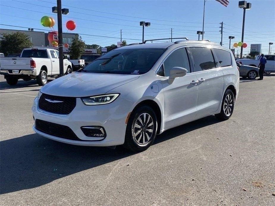 used 2021 Chrysler Pacifica Hybrid car, priced at $23,092