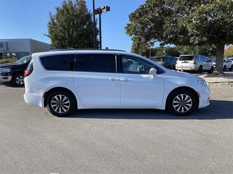 used 2021 Chrysler Pacifica Hybrid car, priced at $23,092