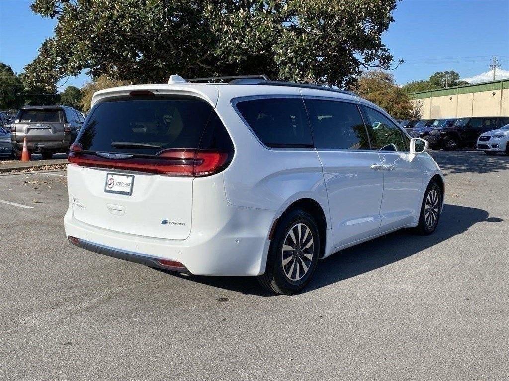 used 2021 Chrysler Pacifica Hybrid car, priced at $23,092