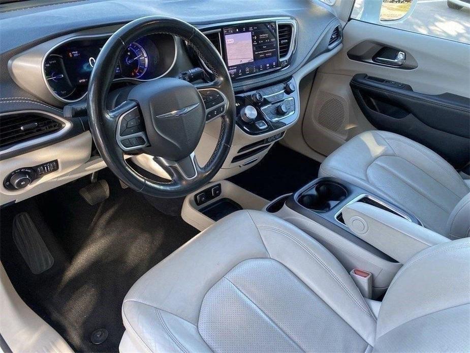 used 2021 Chrysler Pacifica Hybrid car, priced at $23,092