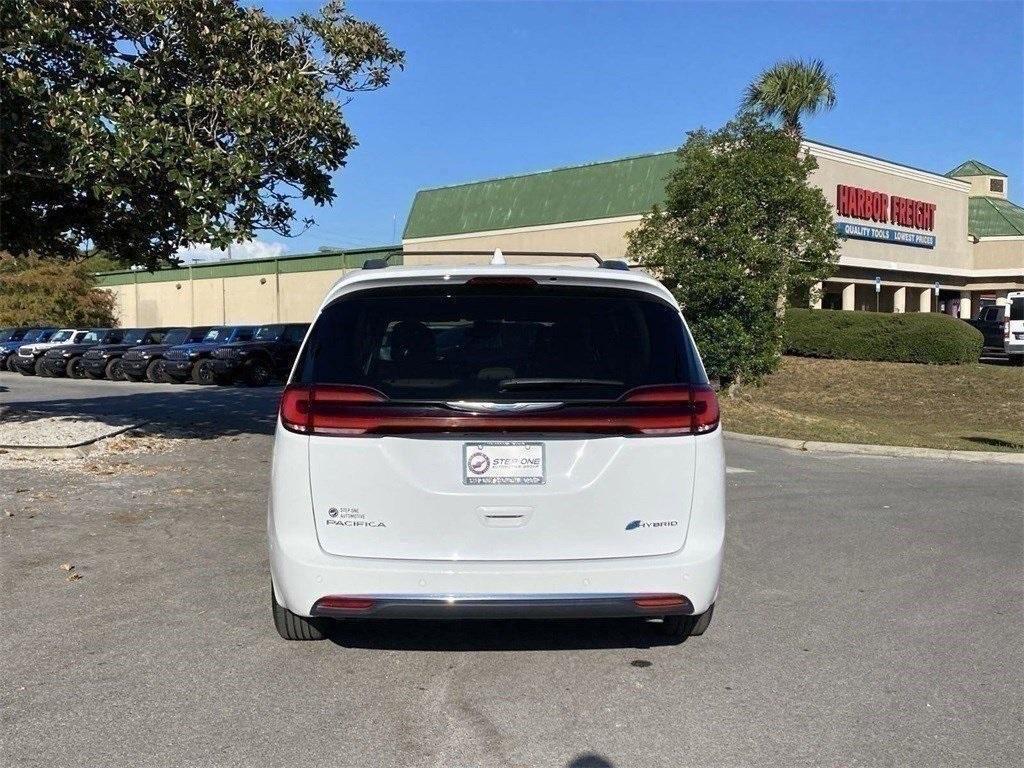 used 2021 Chrysler Pacifica Hybrid car, priced at $23,092