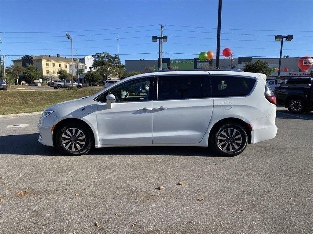 used 2021 Chrysler Pacifica Hybrid car, priced at $23,092