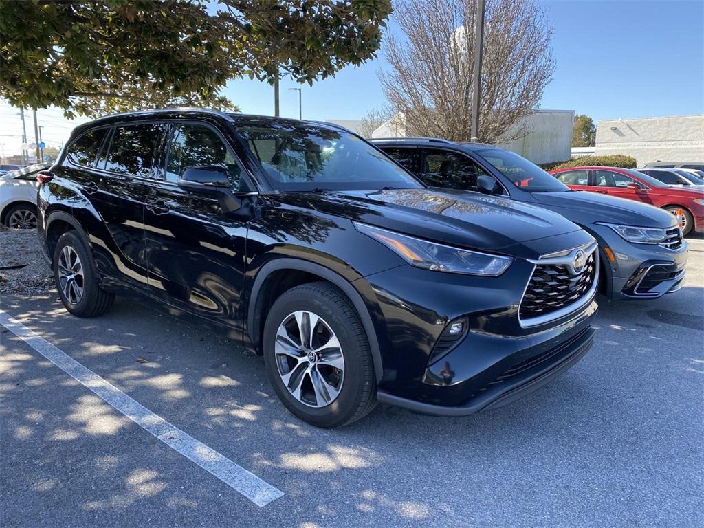 used 2022 Toyota Highlander car, priced at $34,924