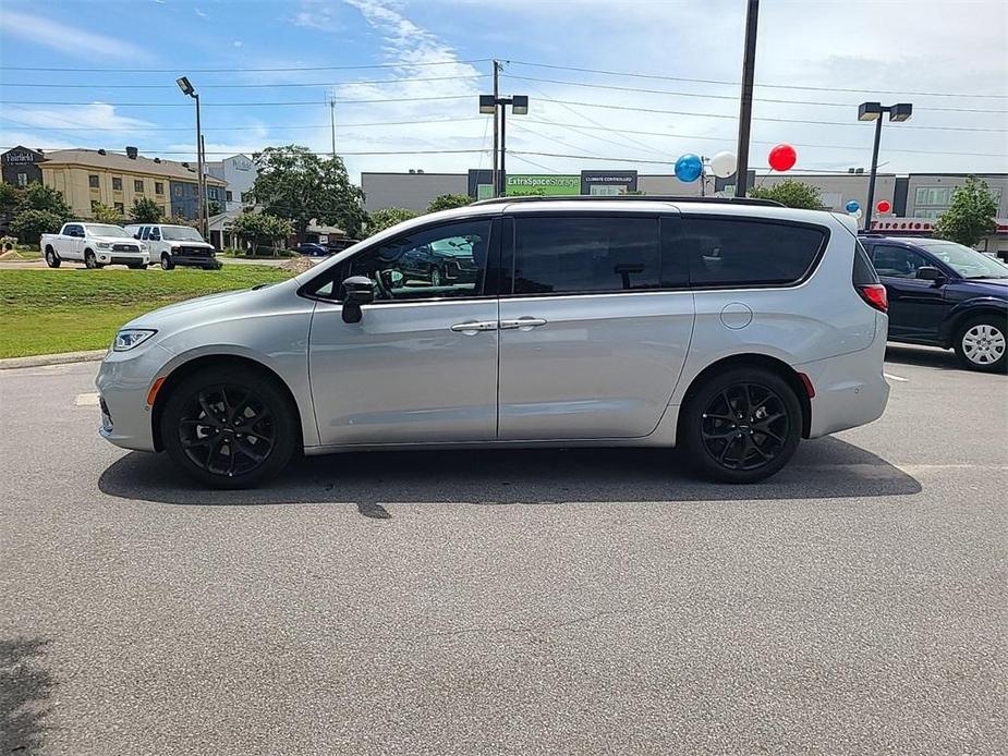 new 2024 Chrysler Pacifica car, priced at $39,495