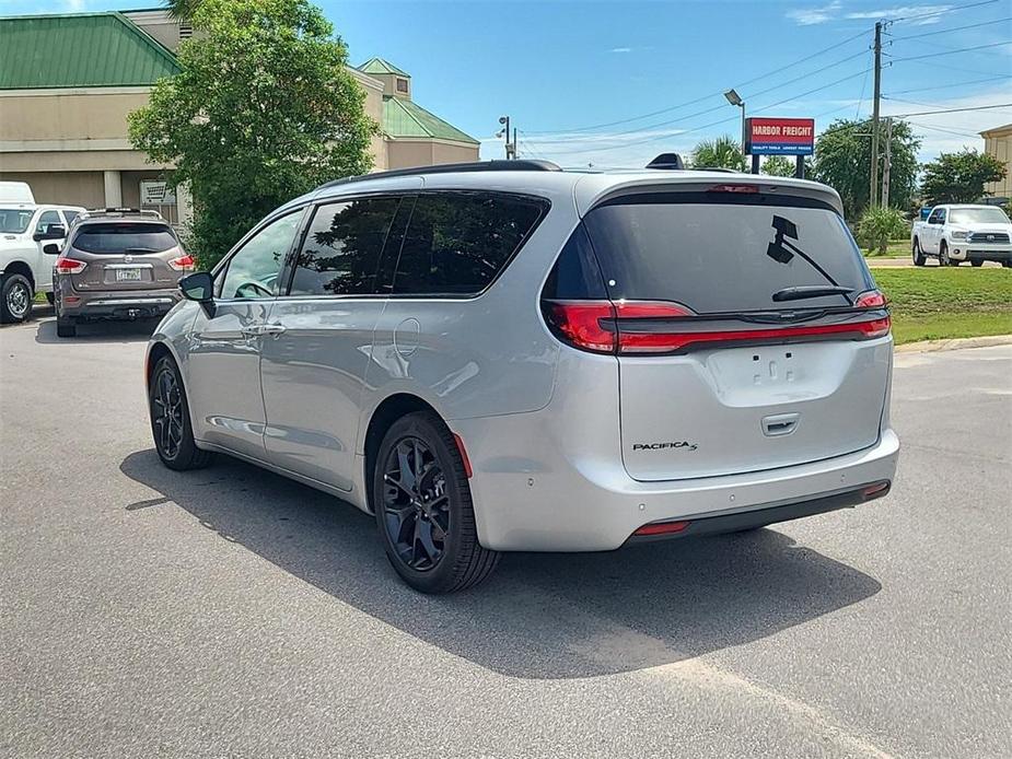 new 2024 Chrysler Pacifica car, priced at $39,495