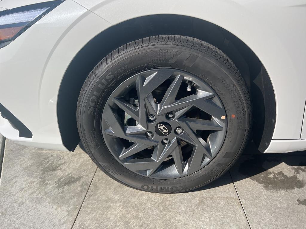 new 2024 Hyundai Elantra car, priced at $24,090