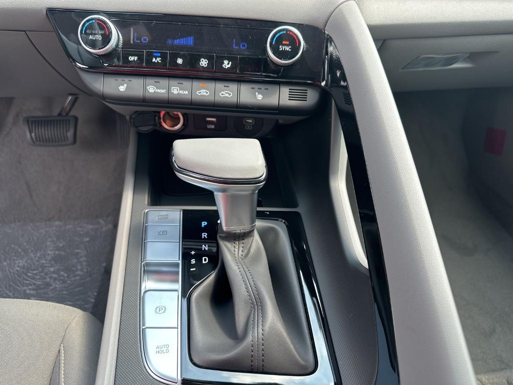 new 2024 Hyundai Elantra car, priced at $25,390