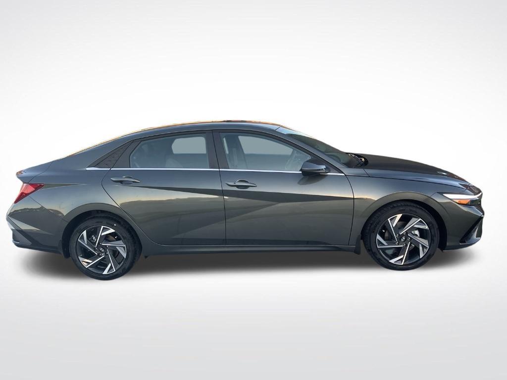 new 2024 Hyundai Elantra car, priced at $25,972