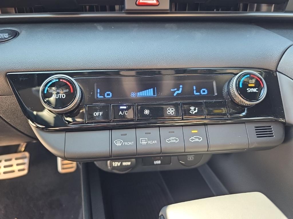 new 2025 Hyundai Elantra car, priced at $21,298