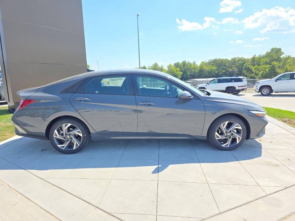 new 2025 Hyundai Elantra car, priced at $21,298