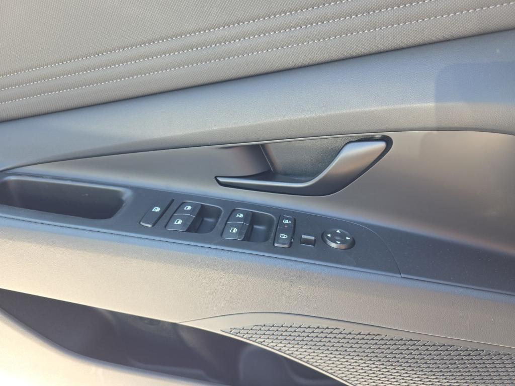 new 2025 Hyundai Elantra car, priced at $21,298