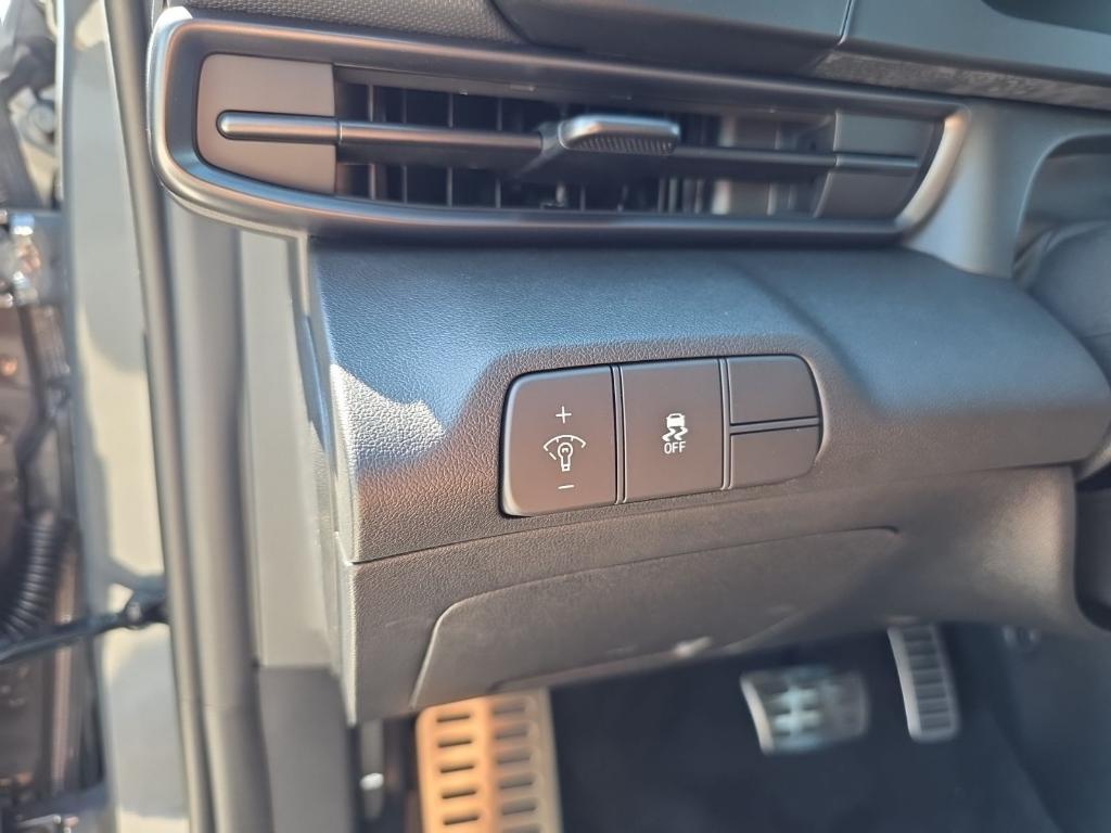 new 2025 Hyundai Elantra car, priced at $21,298