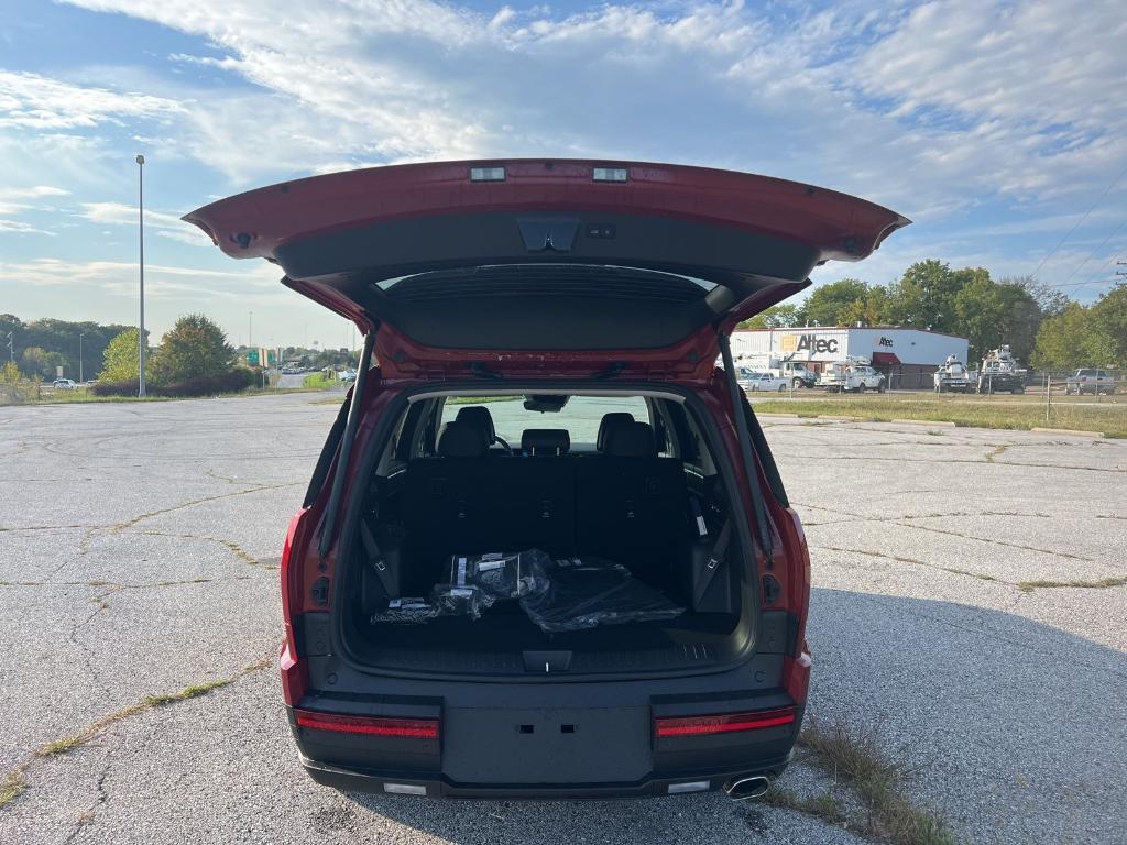 new 2025 Hyundai Santa Fe car, priced at $37,755