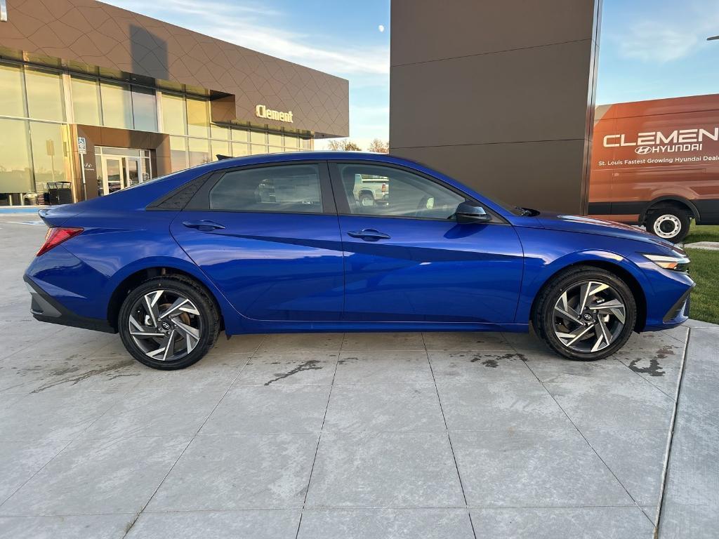 new 2025 Hyundai Elantra HEV car, priced at $27,384