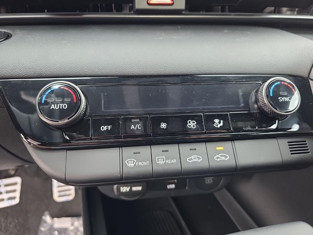 new 2025 Hyundai Elantra car, priced at $21,298