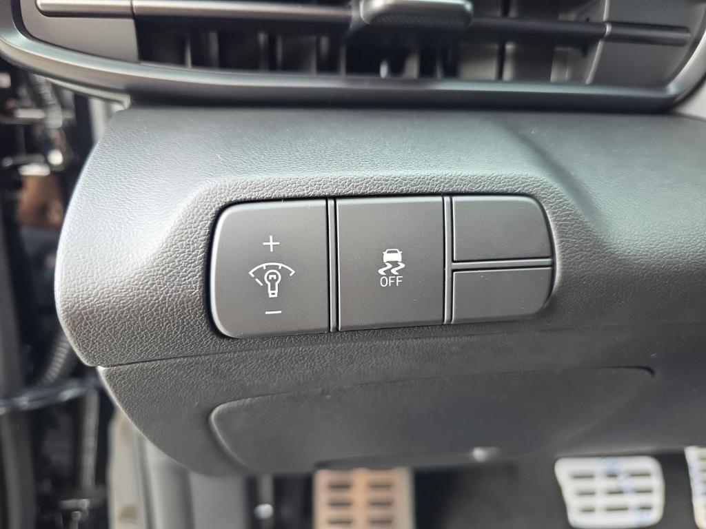 new 2025 Hyundai Elantra car, priced at $21,298