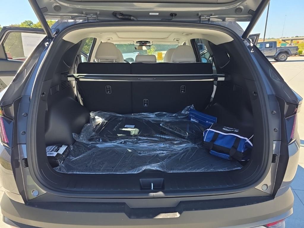 new 2025 Hyundai TUCSON Hybrid car, priced at $31,408