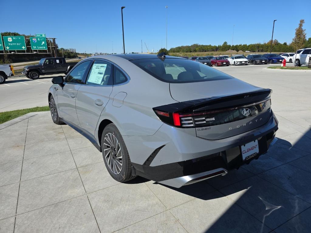 new 2026 Hyundai Sonata Hybrid car, priced at $39,825