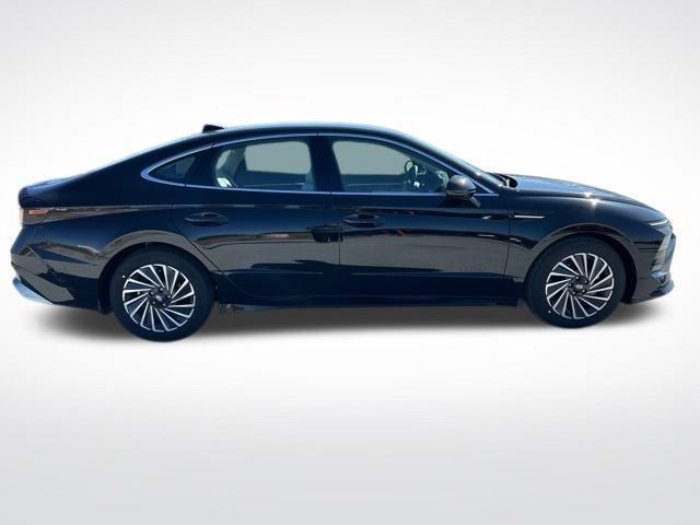 new 2025 Hyundai Sonata Hybrid car, priced at $32,239