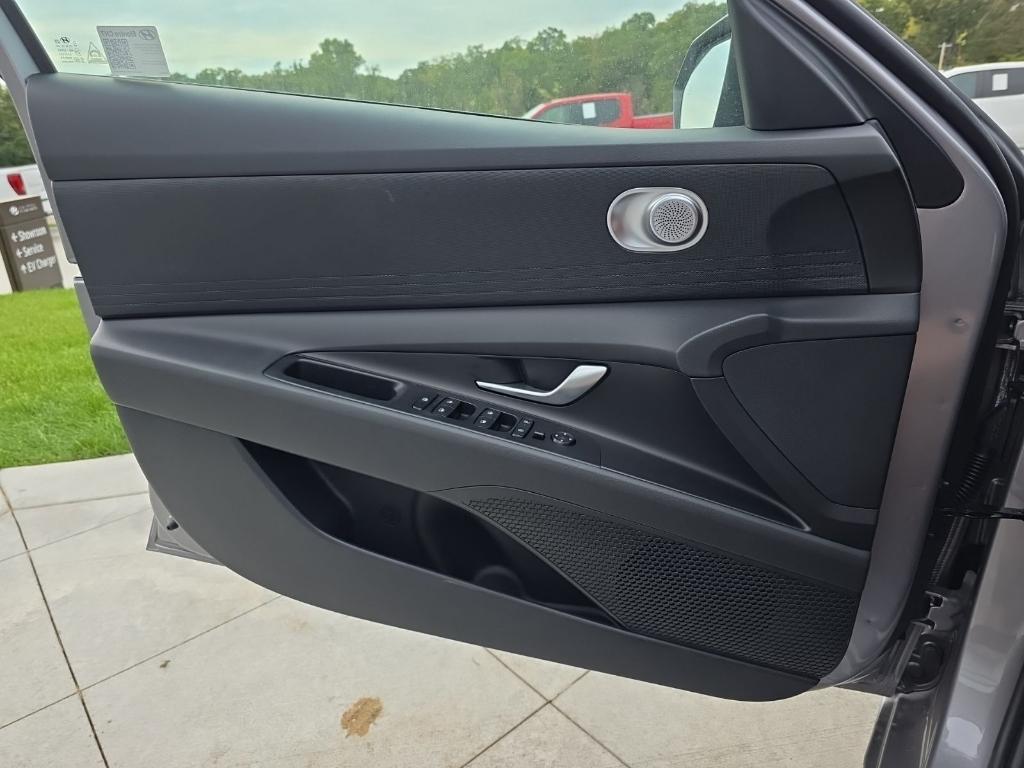 new 2025 Hyundai Elantra car, priced at $21,607