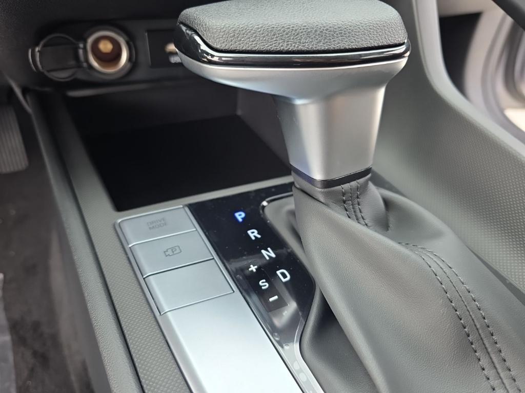 new 2025 Hyundai Elantra car, priced at $21,607