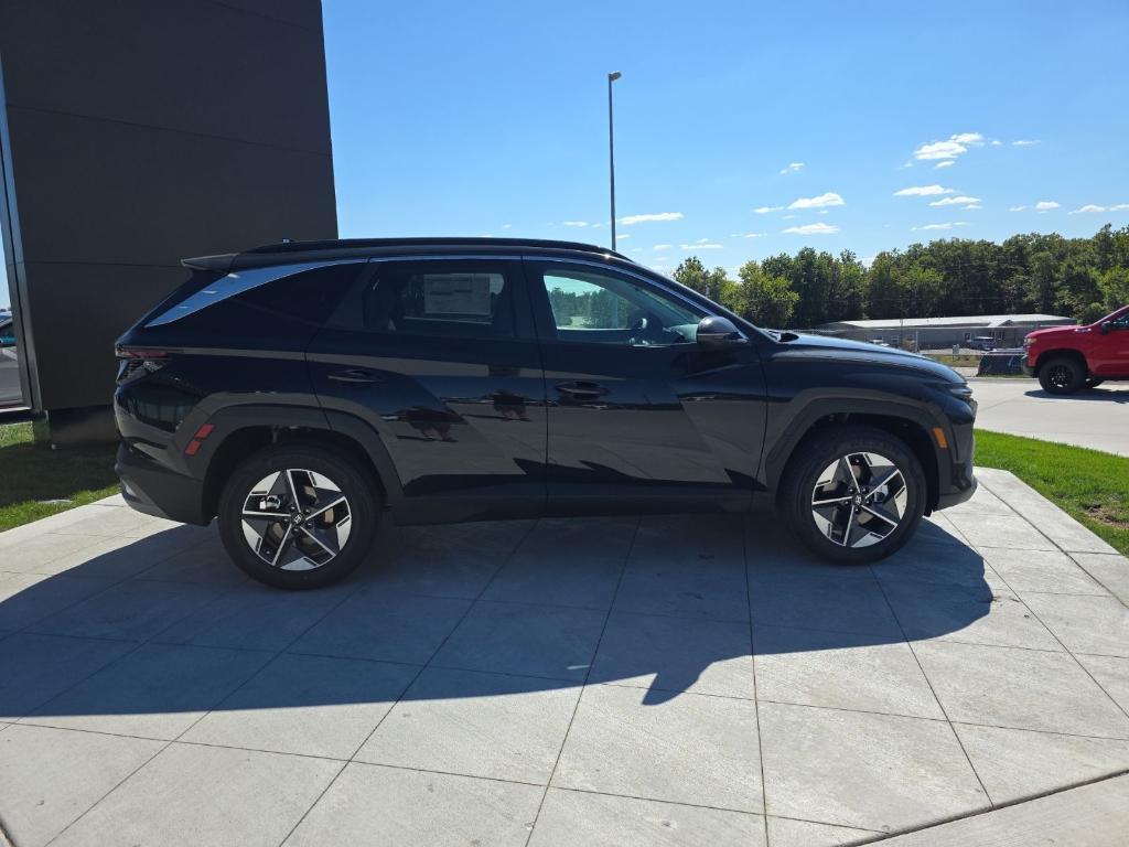 new 2025 Hyundai TUCSON Hybrid car, priced at $31,408