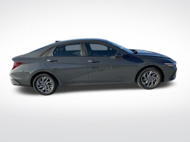 new 2024 Hyundai Elantra car, priced at $24,242