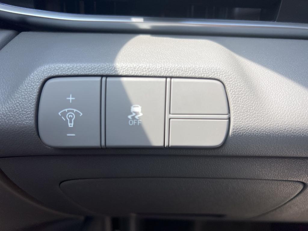 new 2024 Hyundai Elantra car, priced at $24,085