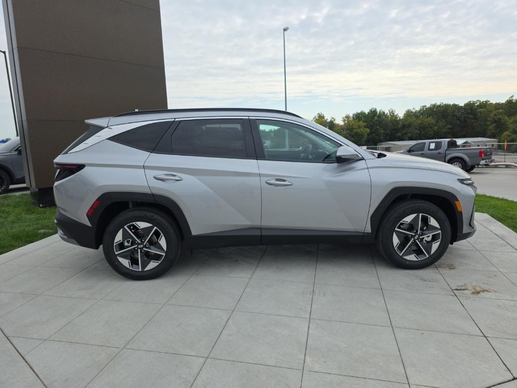 new 2025 Hyundai TUCSON Hybrid car, priced at $31,390
