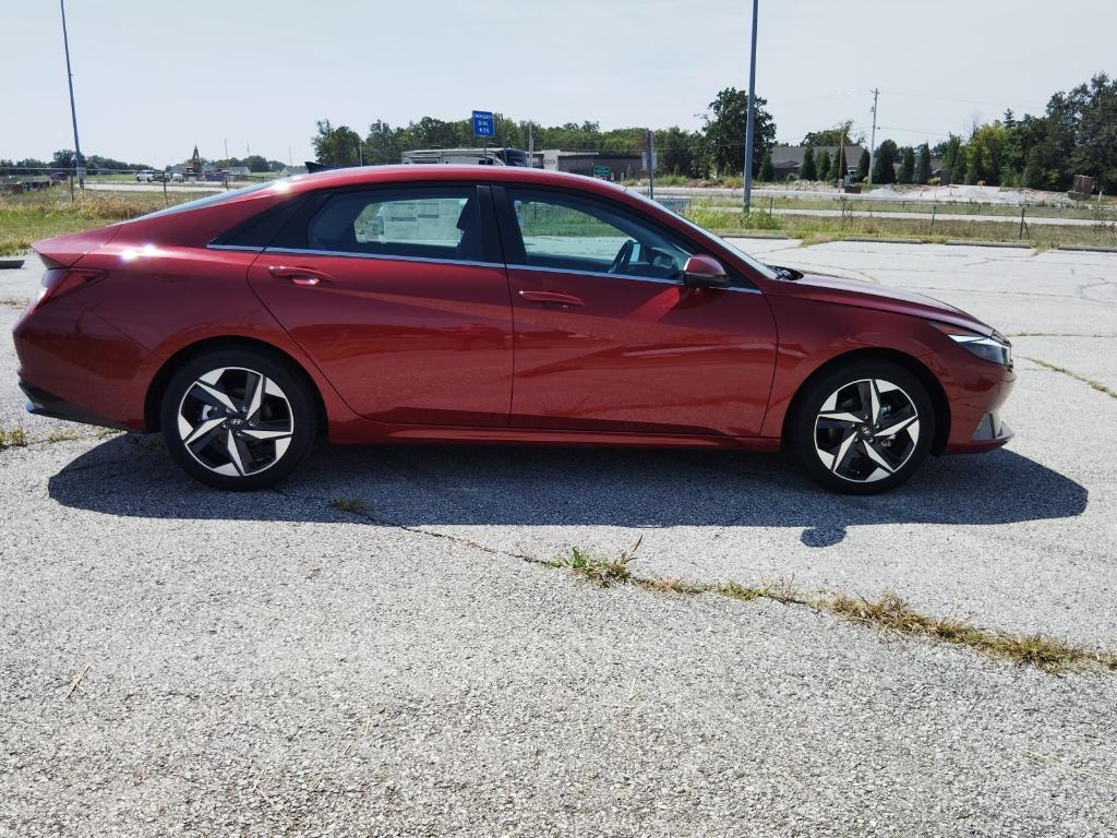 new 2023 Hyundai Elantra HEV car, priced at $28,115