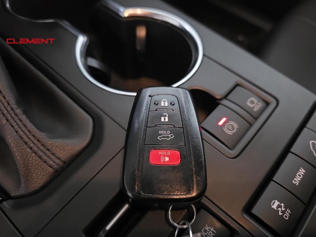 used 2022 Toyota Highlander car, priced at $34,900