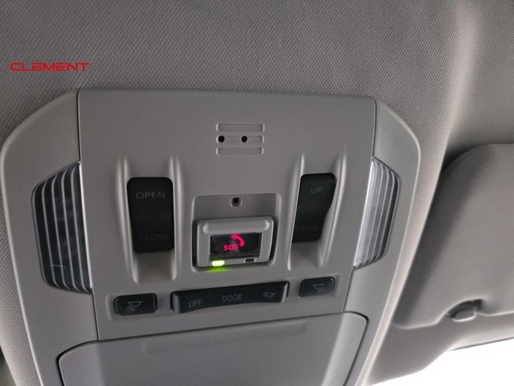 used 2022 Toyota Highlander car, priced at $34,900