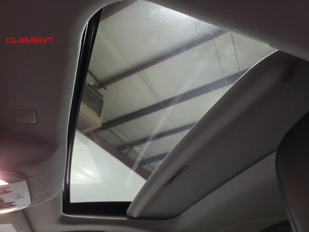 used 2022 Toyota Highlander car, priced at $34,900