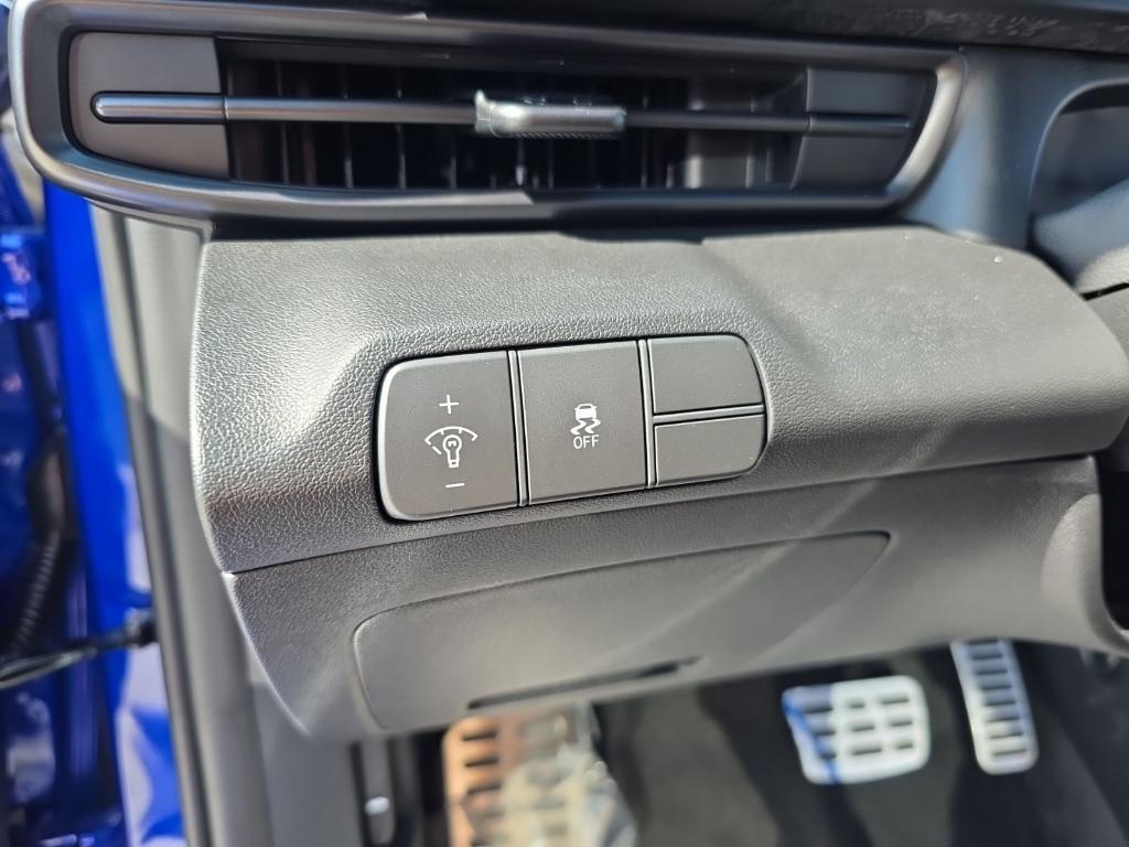 new 2025 Hyundai Elantra car, priced at $21,391