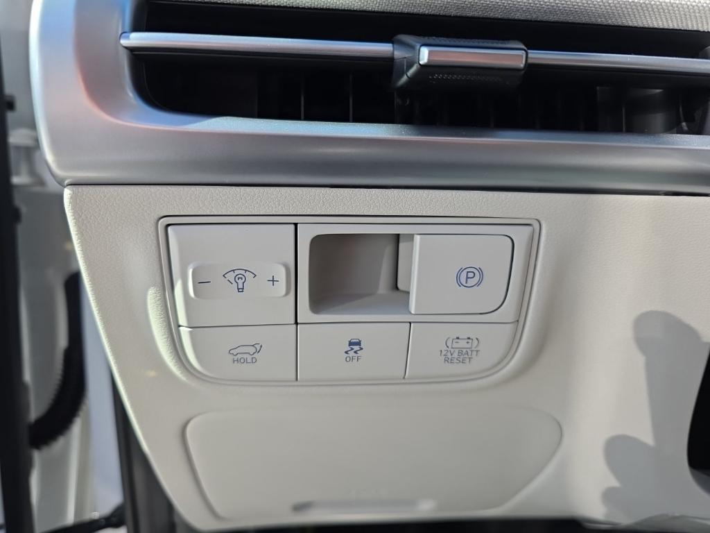 new 2025 Hyundai TUCSON Hybrid car, priced at $37,935