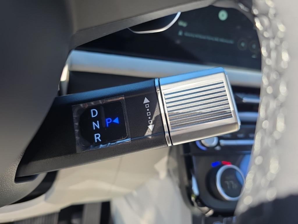 new 2025 Hyundai TUCSON Hybrid car, priced at $37,935