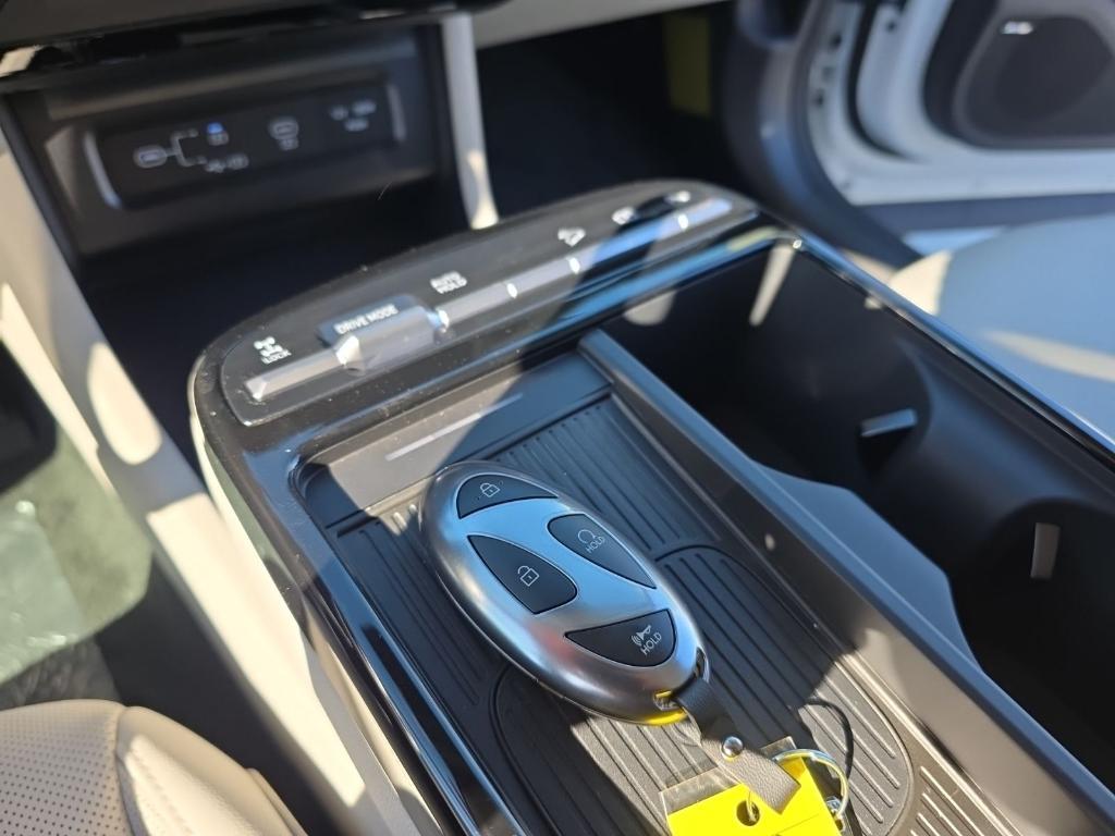 new 2025 Hyundai TUCSON Hybrid car, priced at $37,935