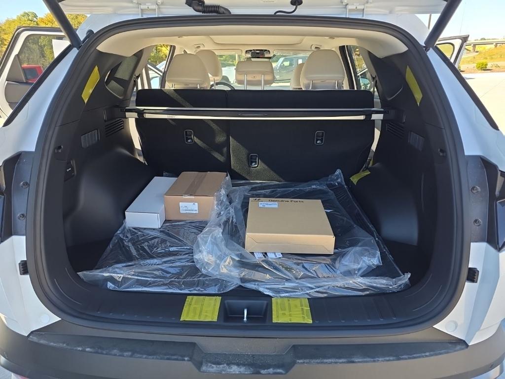 new 2025 Hyundai TUCSON Hybrid car, priced at $37,935