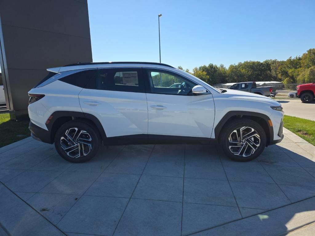 new 2025 Hyundai TUCSON Hybrid car, priced at $37,935
