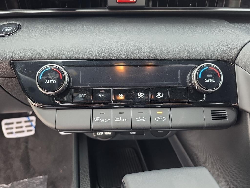 new 2025 Hyundai Elantra car, priced at $21,738