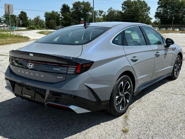 new 2024 Hyundai Sonata car, priced at $28,319