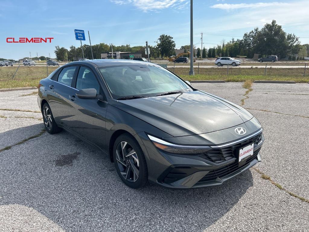 new 2024 Hyundai Elantra car, priced at $26,007