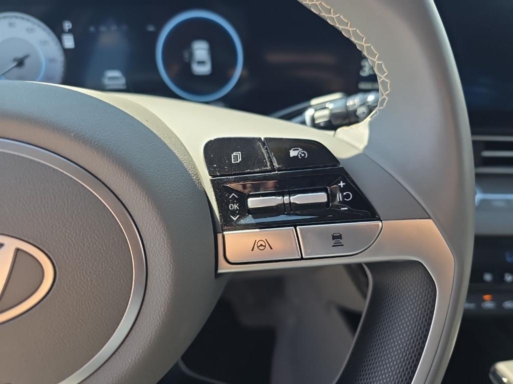 new 2025 Hyundai Elantra car, priced at $23,001